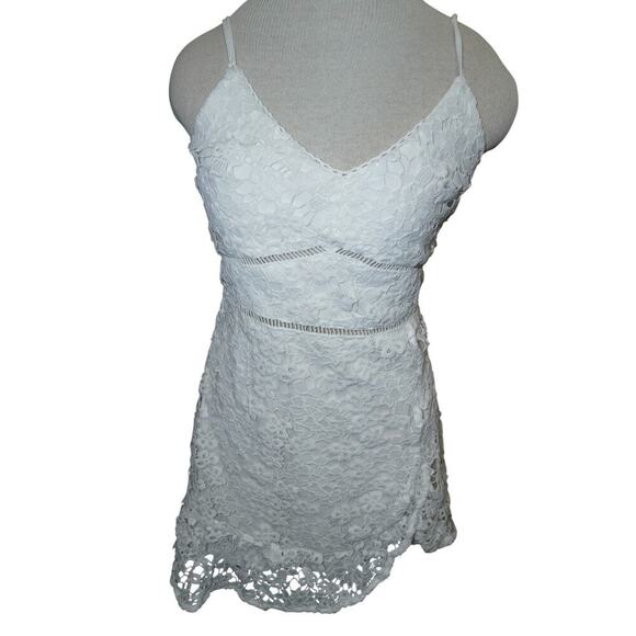 Abercrombie & Fitch Dresses & Skirts - Abercrombie & Fitch White Lace Mini Dress – Size M – Floral Crochet Overlay